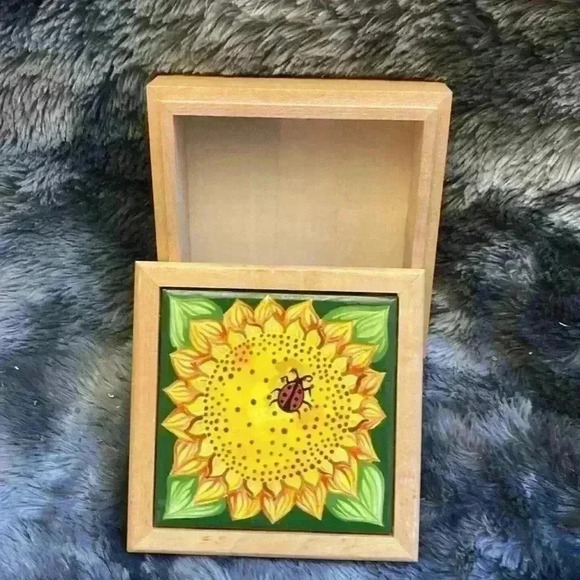 Sunflower trinket box with hand  painted tile top - Picture 10 of 16